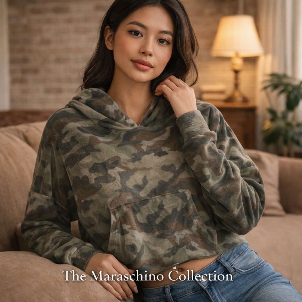 American Eagle Velour Camo Cropped Hoodie | L